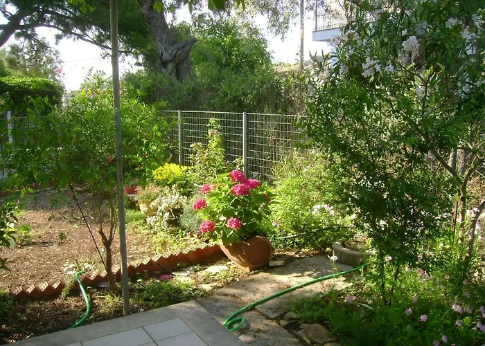 Lefkas House With Garden