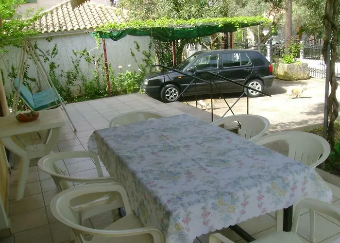 Lefkas House With Garden *