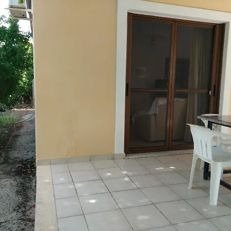 Lefkas House With Garden * Tsoukaládhes