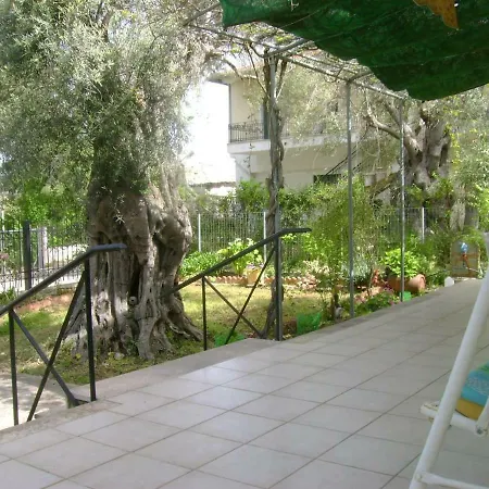 Lefkas House With Garden Tsoukaládhes
