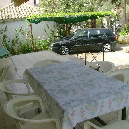 Lefkas House With Garden *