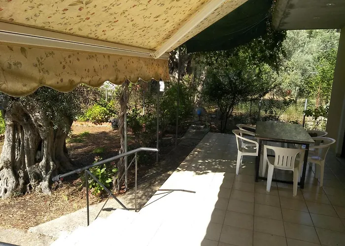 Lefkas House With Garden Semesterbostad Tsoukaládhes