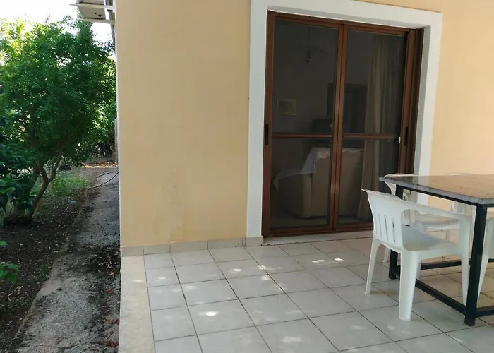 Lefkas House With Garden * Tsoukaládhes