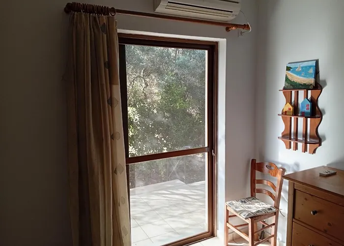 Lefkas House With Garden